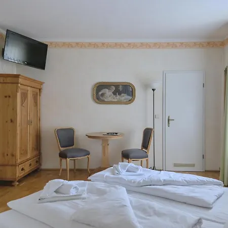 Otel Jahrhunderthotel 3*