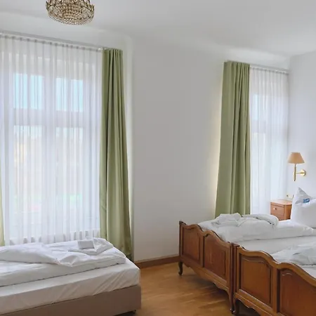 Jahrhunderthotel Otel 3*