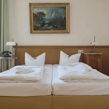 Jahrhunderthotel Otel 3*