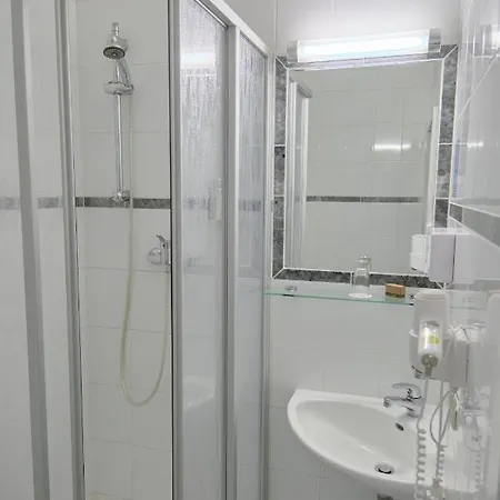 Jahrhunderthotel Otel 3*