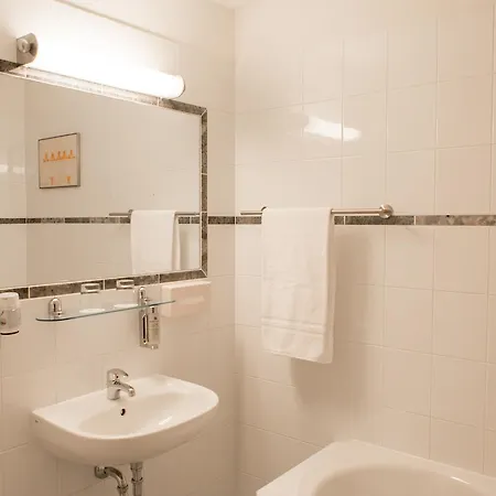 Jahrhunderthotel 3*