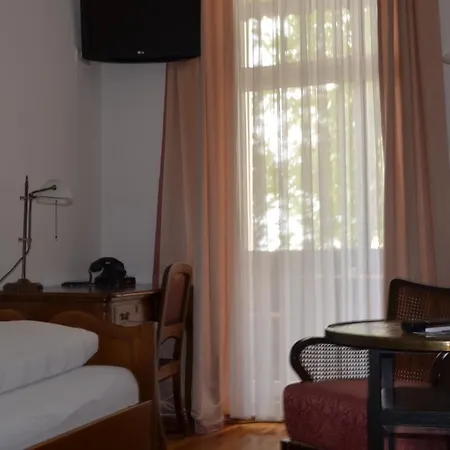 Jahrhunderthotel Otel 3*