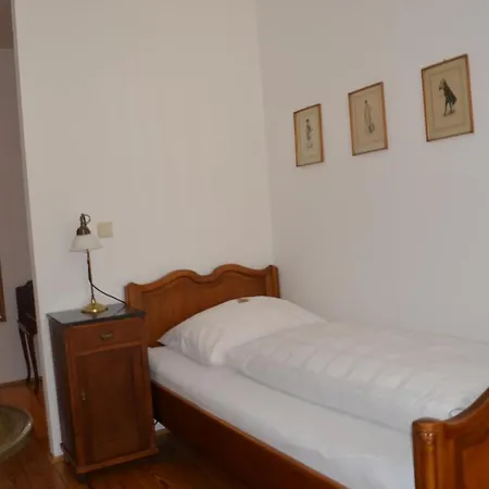 Jahrhunderthotel Otel 3*