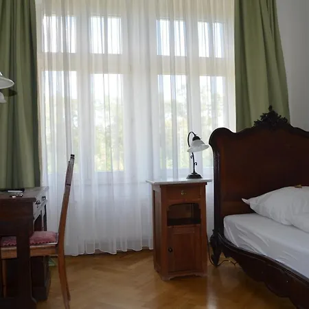 Jahrhunderthotel Otel 3*
